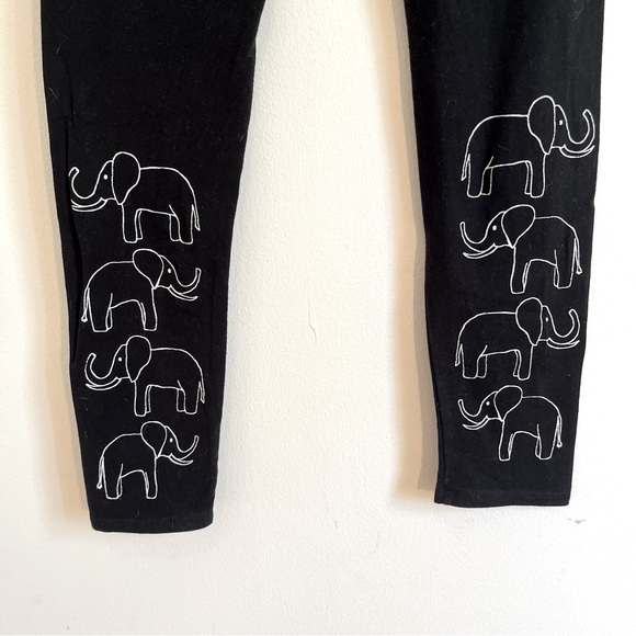 Supermaggie adorable leggings with elephants on back of calves - Picture 2 of 7